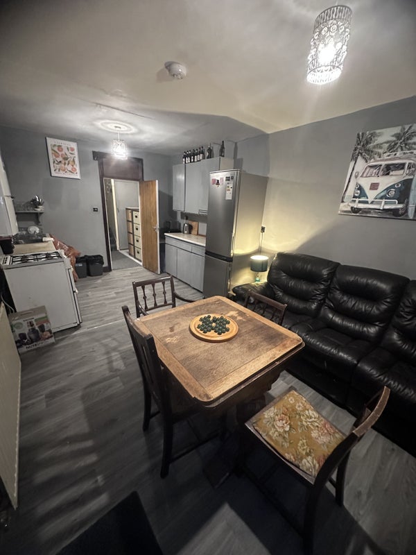 Room Parfrey Street in Greater London
