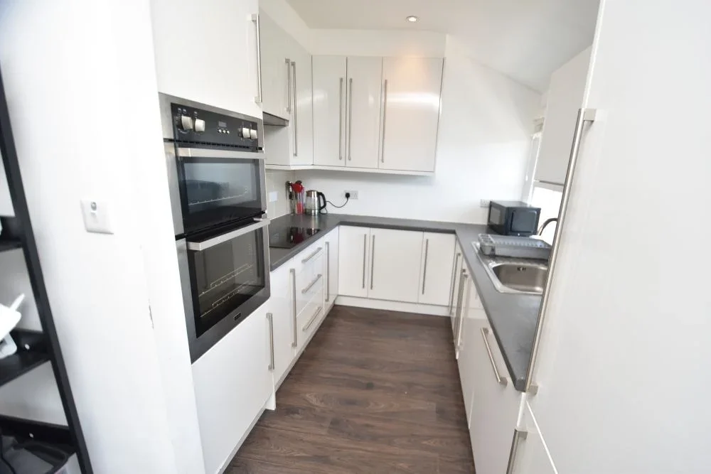 Flat Oaklands Grove in Greater London