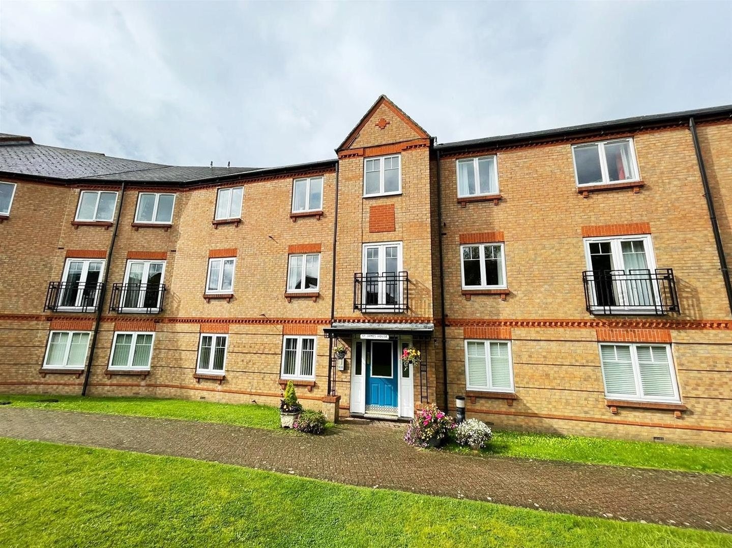Flat Washbeck Close in Scarborough