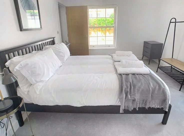 Flat Atherton Court in Eton
