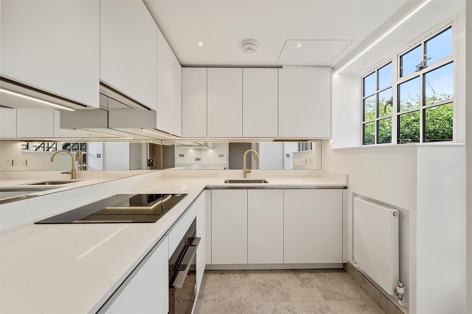 Flat Douro Place in Greater London