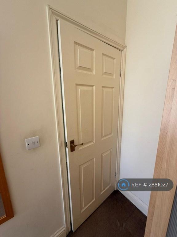 Flat Redbourne Avenue in Greater London