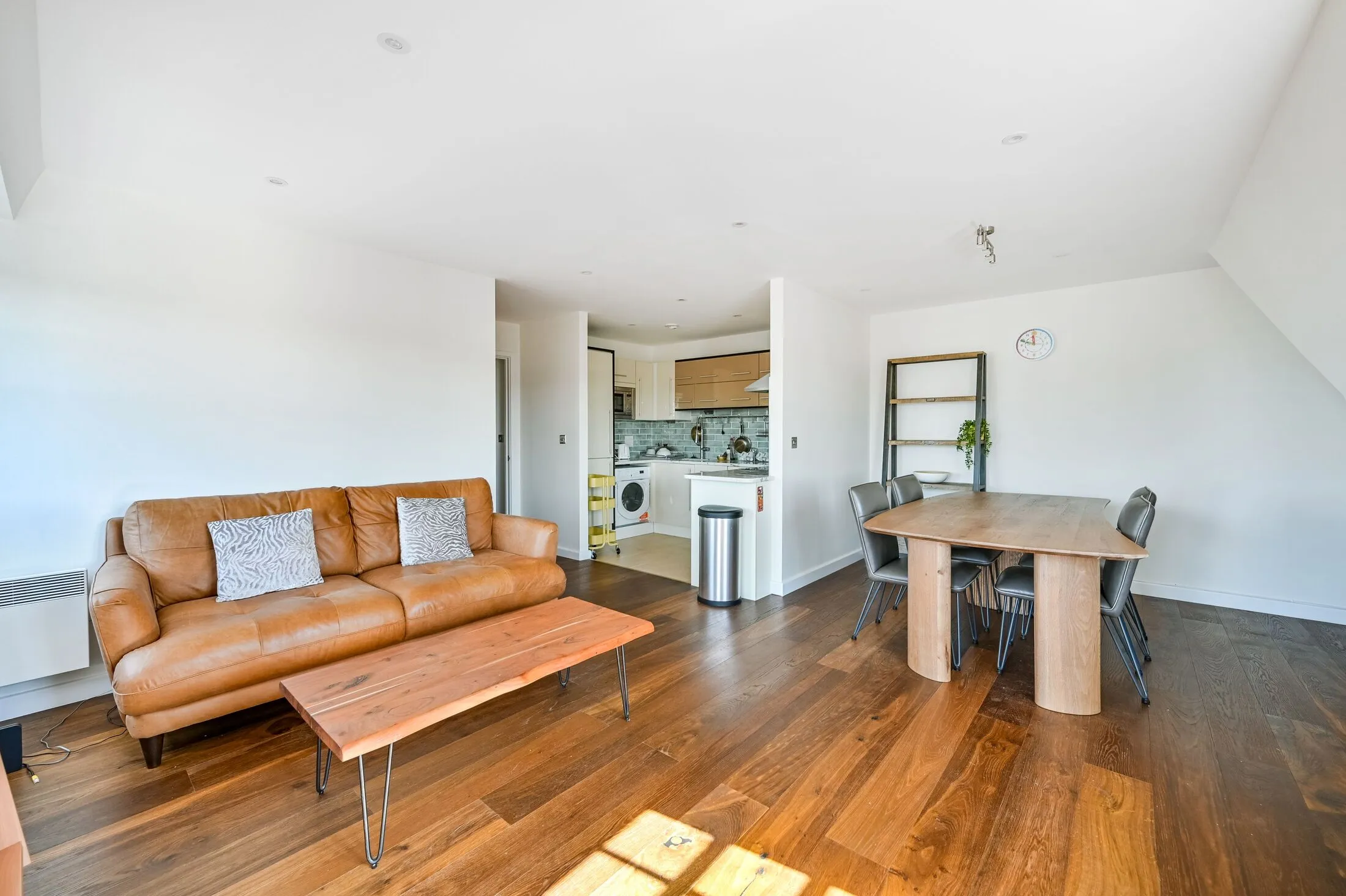 Flat Woodside Road in Greater London