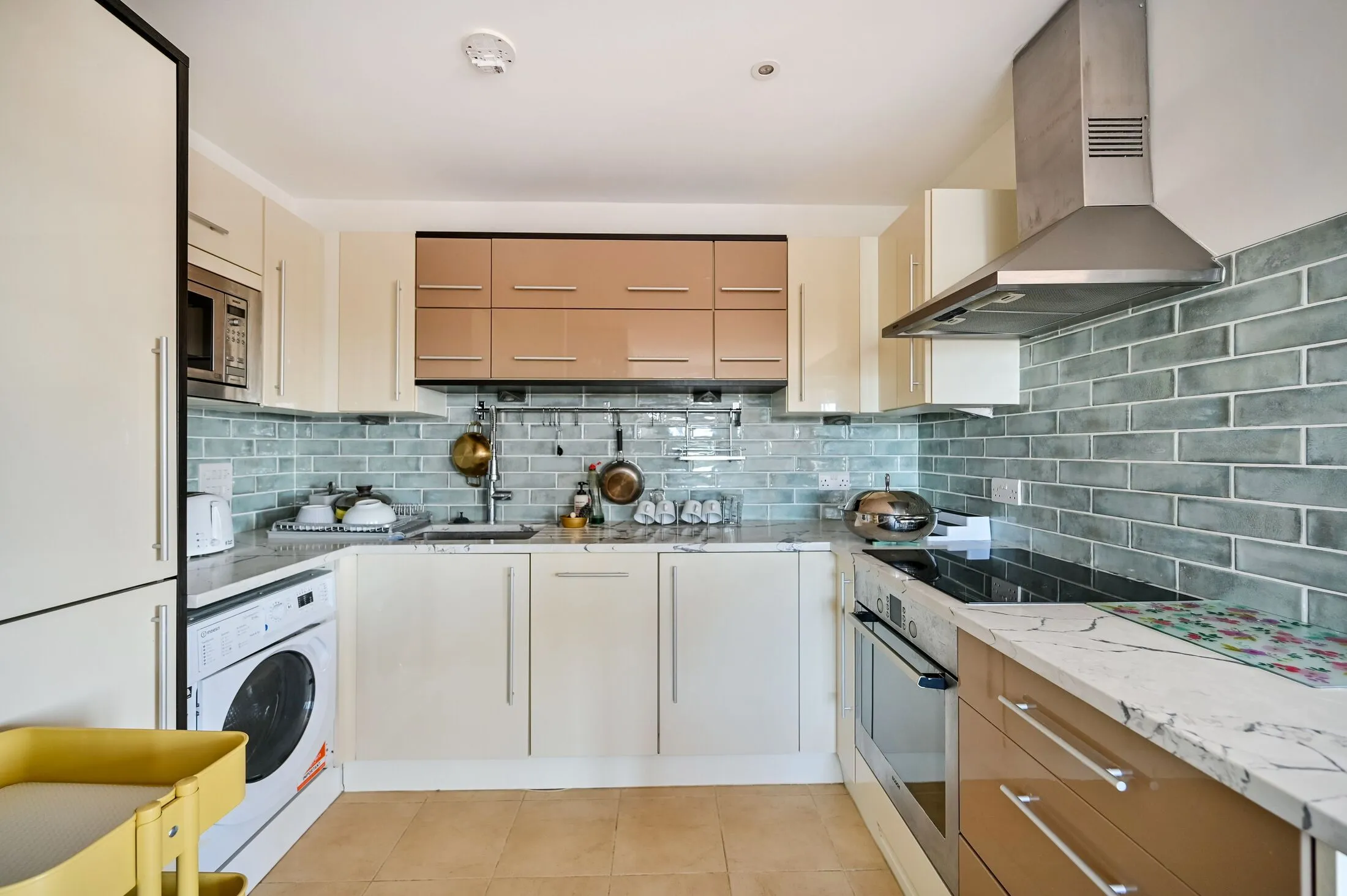 Flat Woodside Road in Greater London