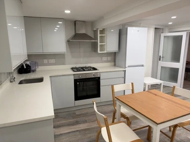 Flat Earl's Court Road in Greater London