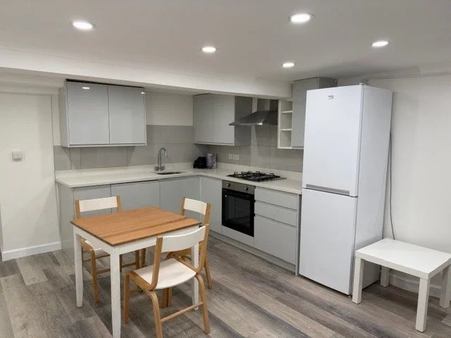 Flat Earl's Court Road in Greater London