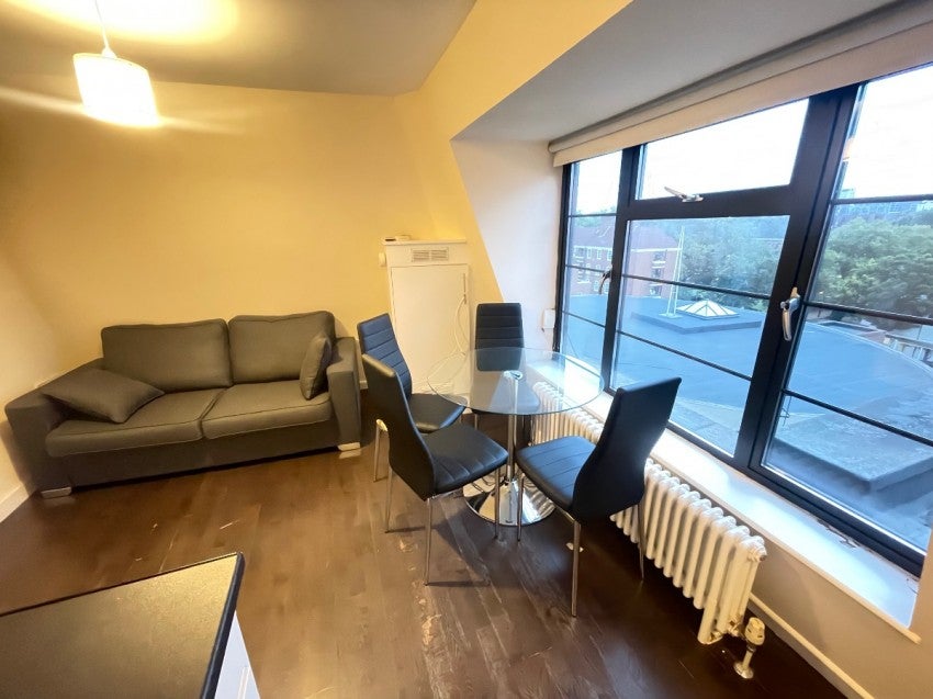 Flat Eversholt Street in Greater London