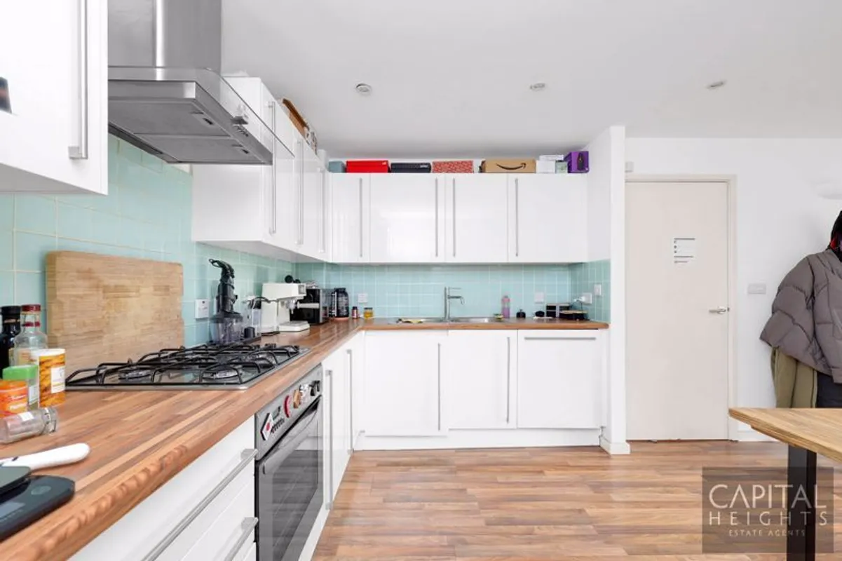 Flat Chicksand Street in Greater London