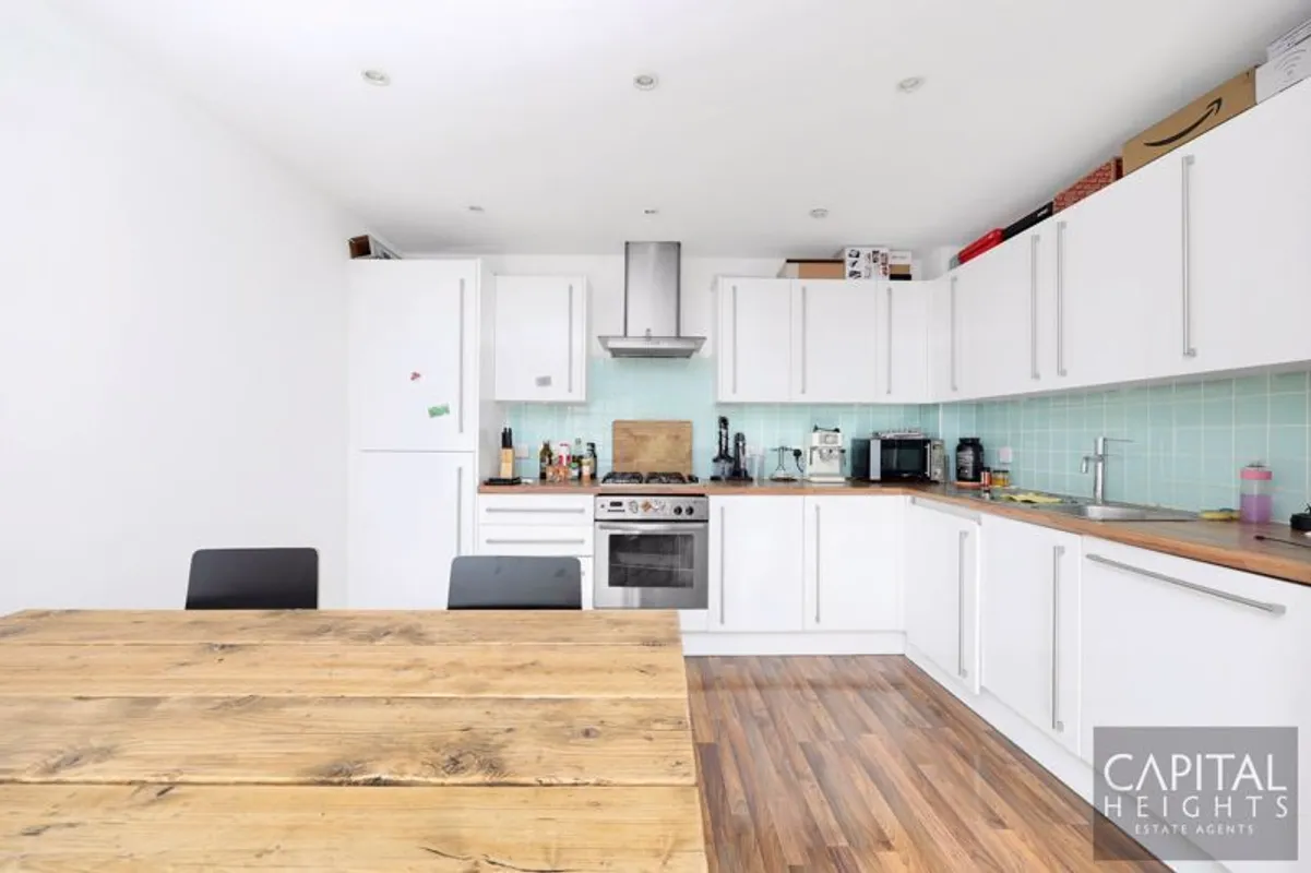 Flat Chicksand Street in Greater London