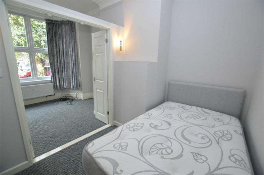 Flat Clifton Road in Rugby
