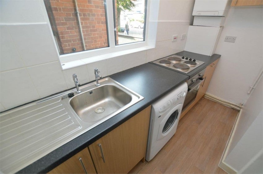 Flat Clifton Road in Rugby