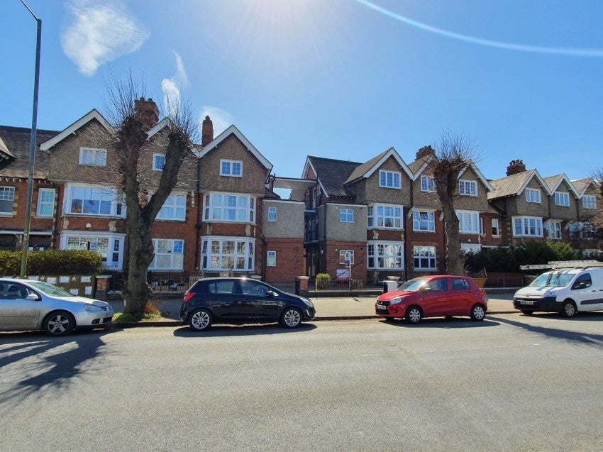 Flat Clifton Road in Rugby