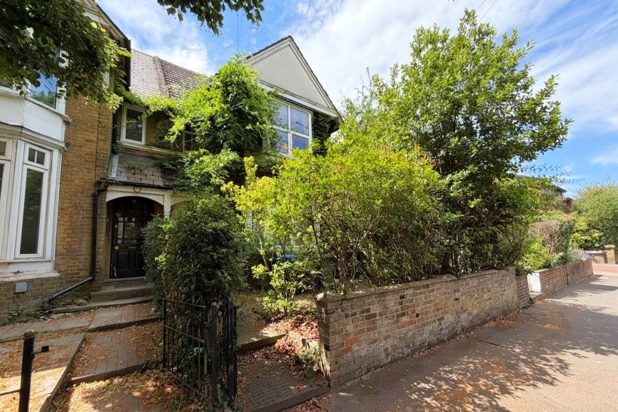 House Eastworth Road in Borough of Runnymede