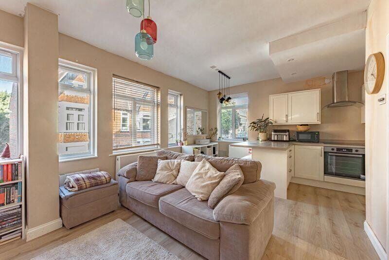 Flat Twittens Way in Havant