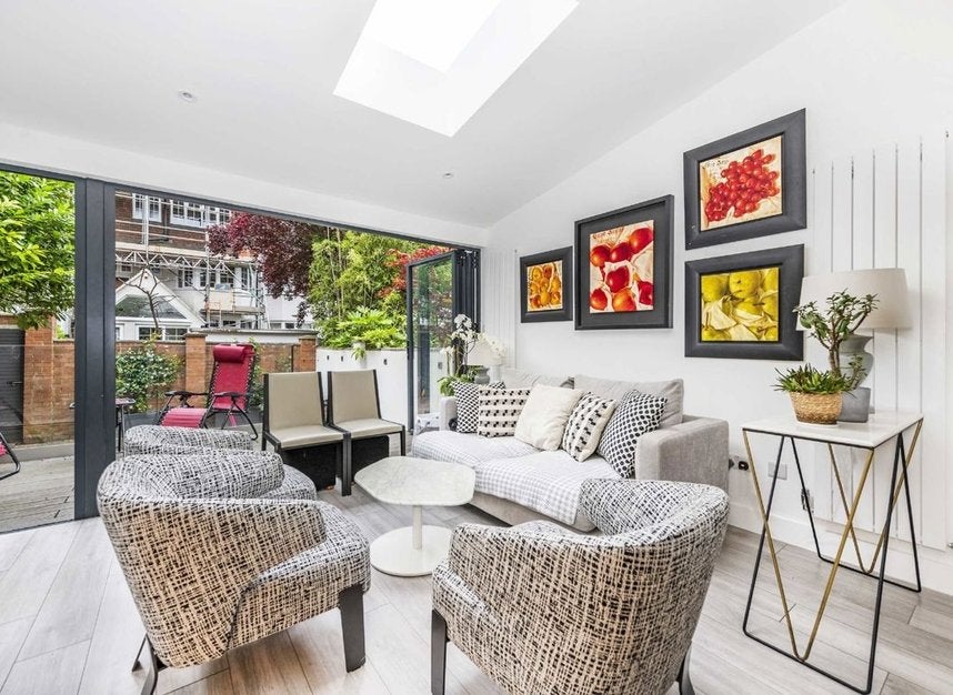 House Alyth Gardens in Greater London