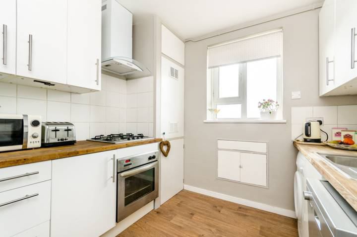 Room Bowen Drive in Greater London