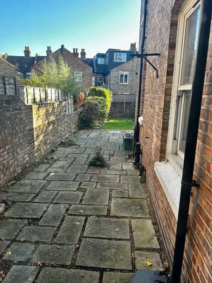 House Grecian Crescent in Greater London