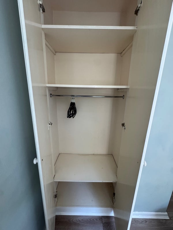 Room Downfield Close in City of Westminster