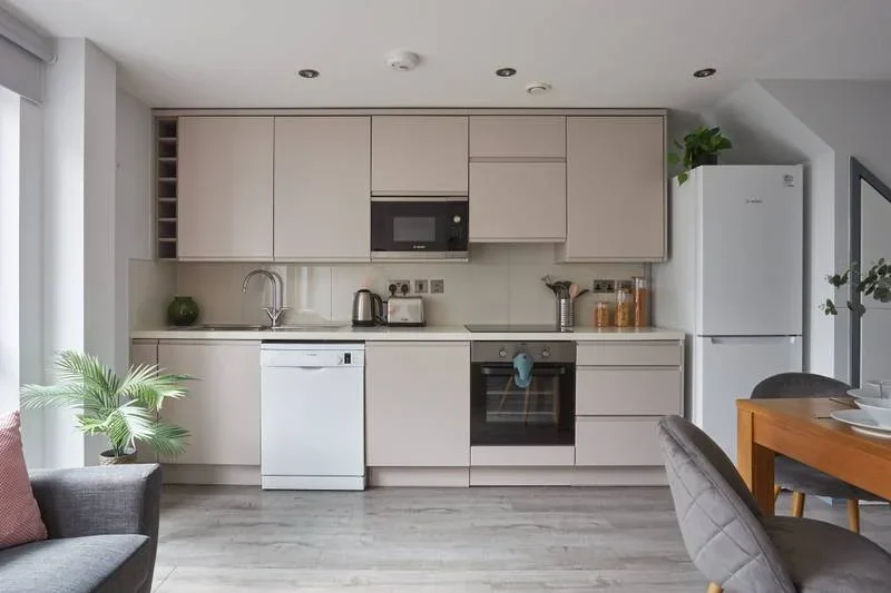 Room High Road in Greater London