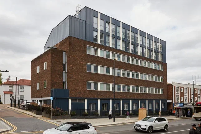 Room High Road in Greater London