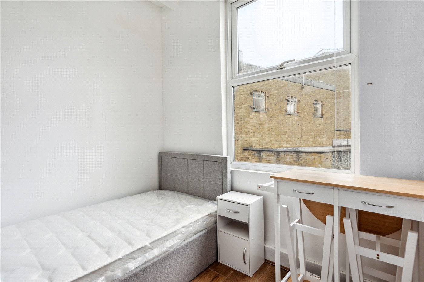 Flat Upper Clapton Road in Greater London