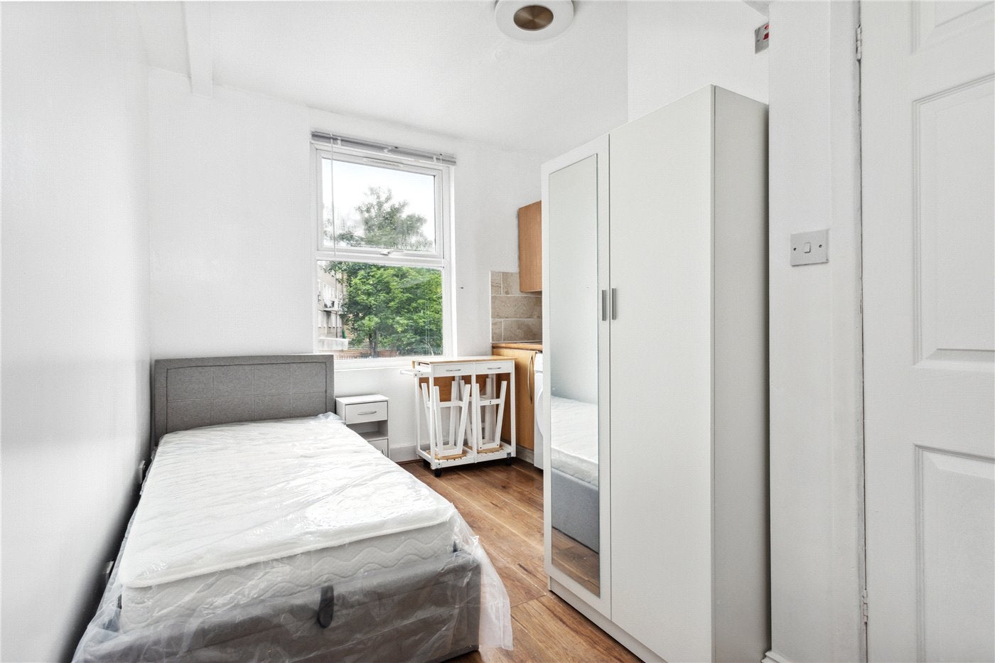 Flat Upper Clapton Road in Greater London