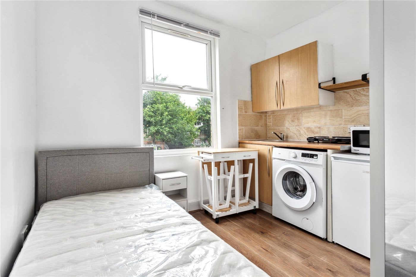 Flat Upper Clapton Road in Greater London