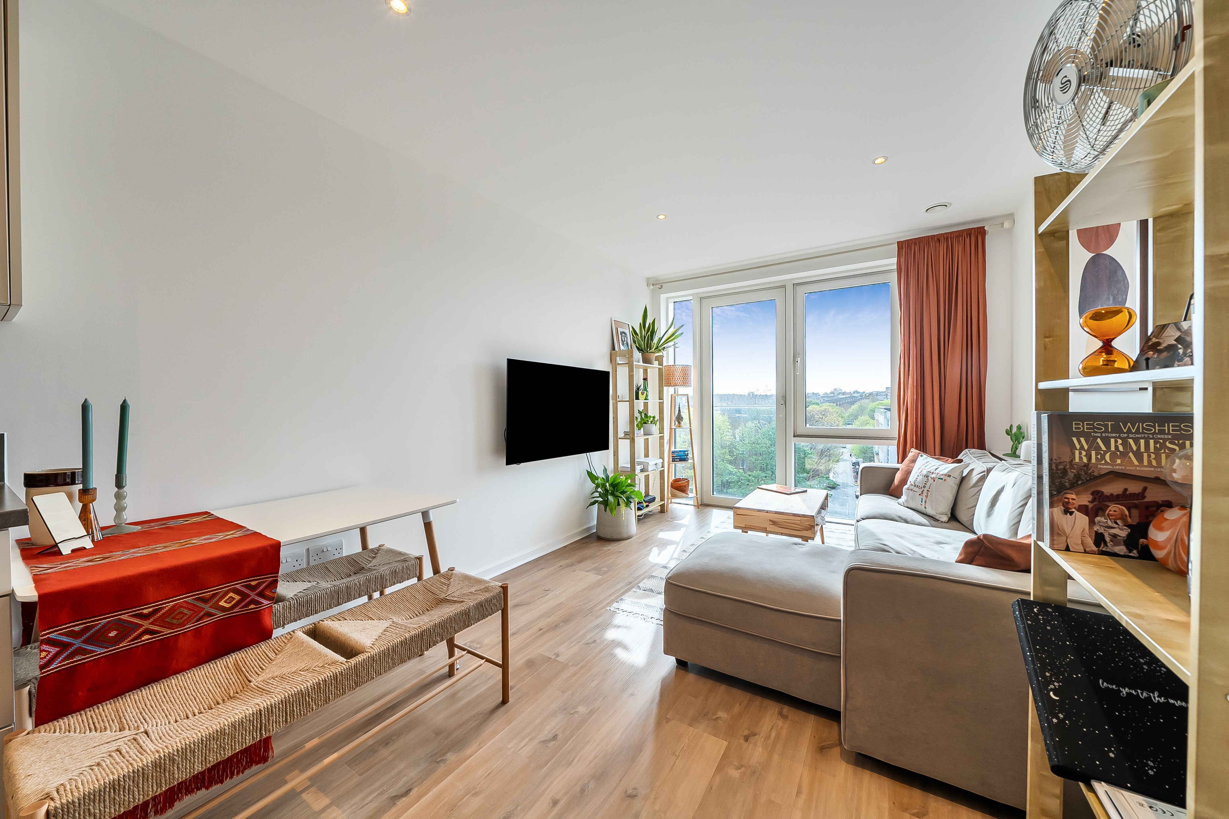 Flat Juniper Drive in Greater London