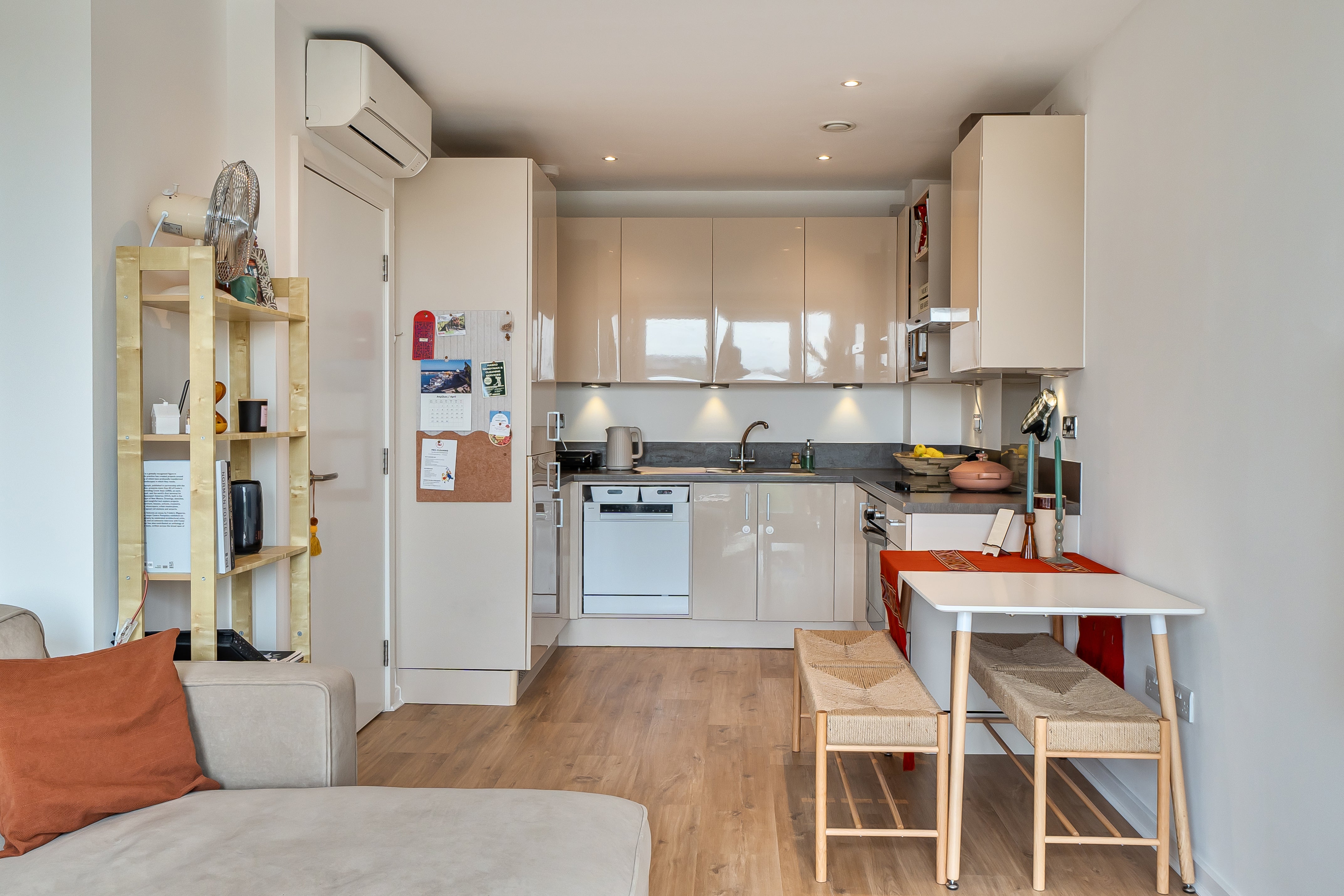 Flat Juniper Drive in Greater London