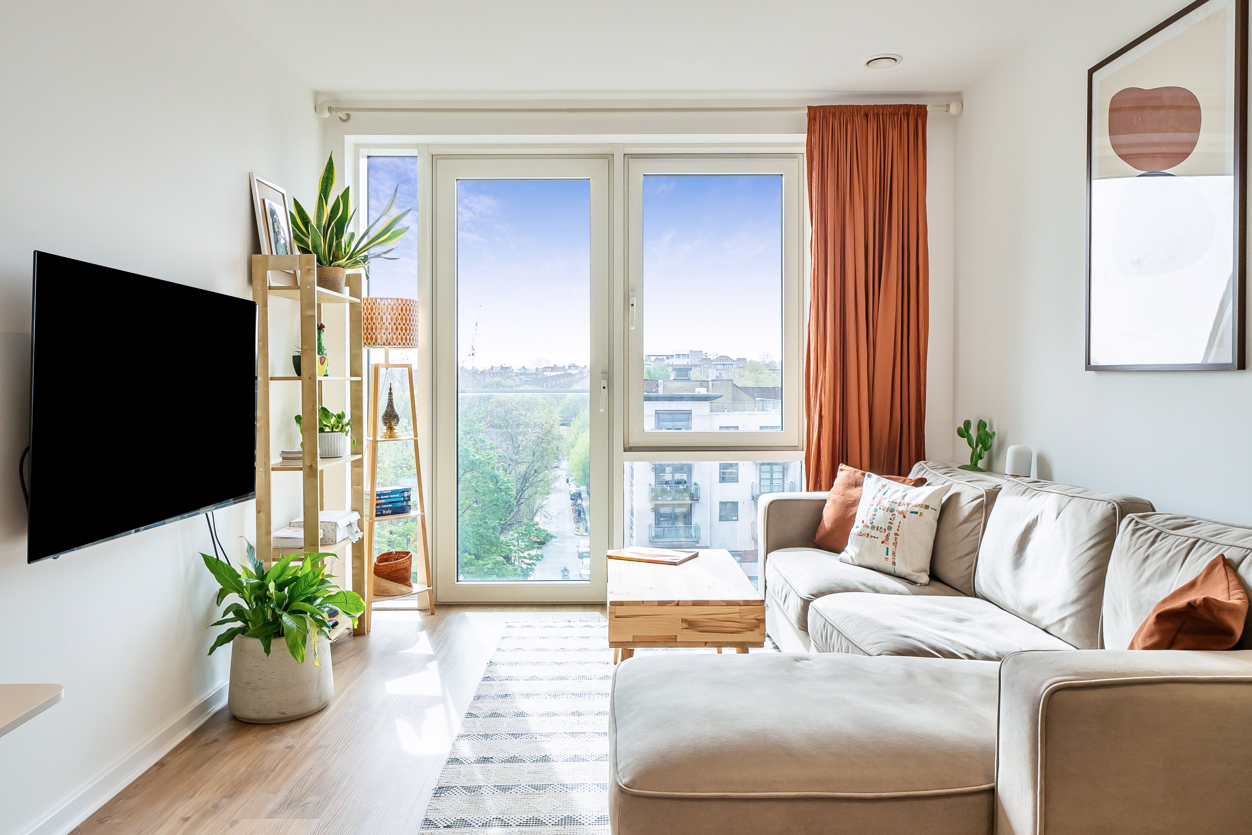 Flat Juniper Drive in Greater London