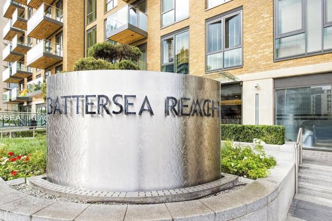 Flat Juniper Drive in Greater London