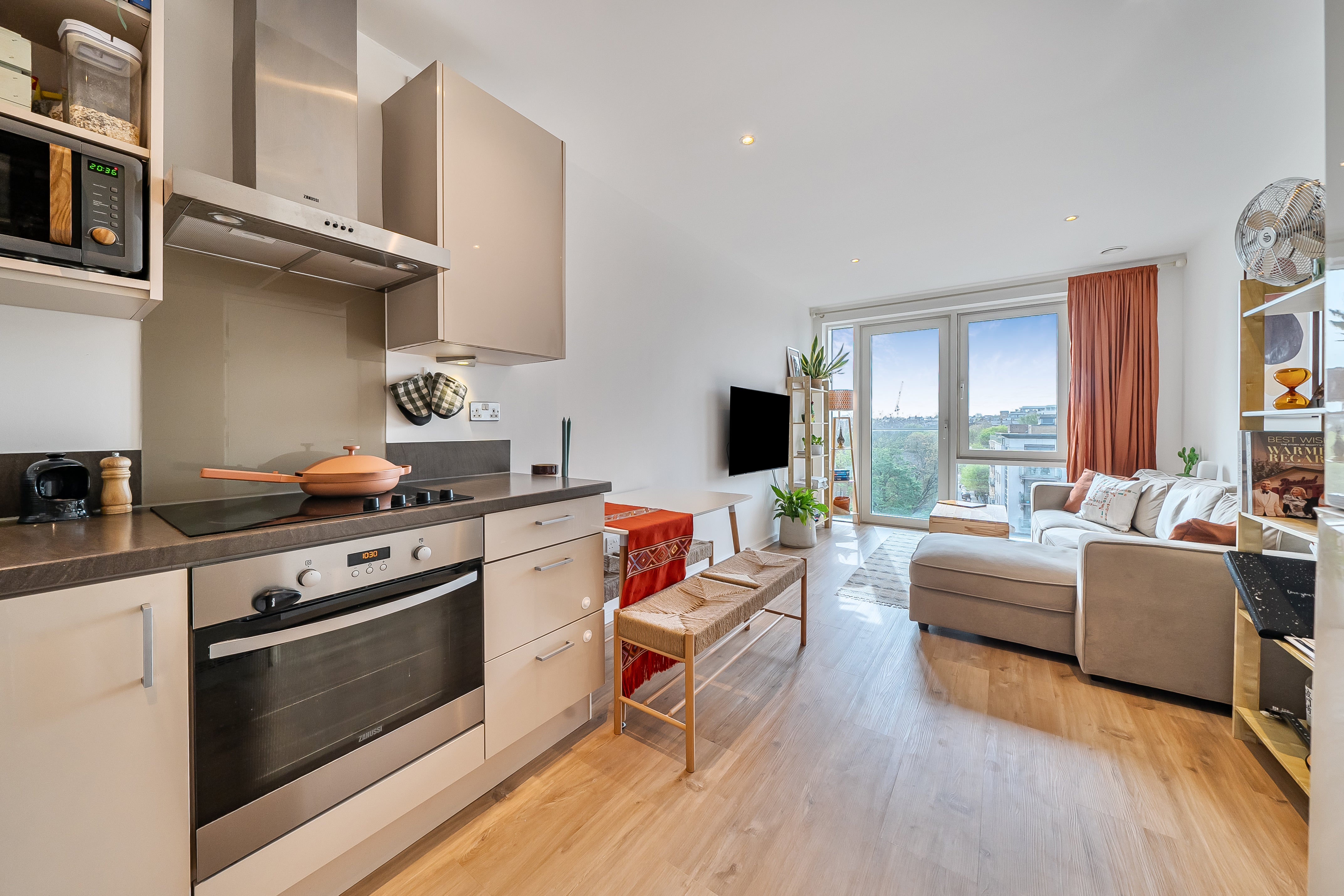 Flat Juniper Drive in Greater London