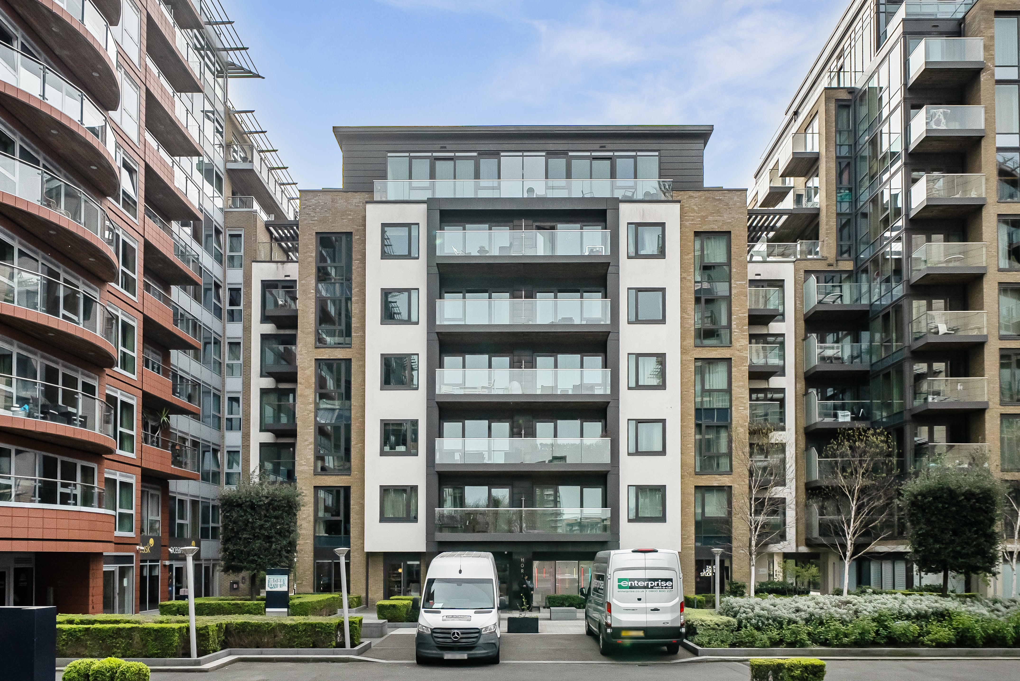 Flat Juniper Drive in Greater London