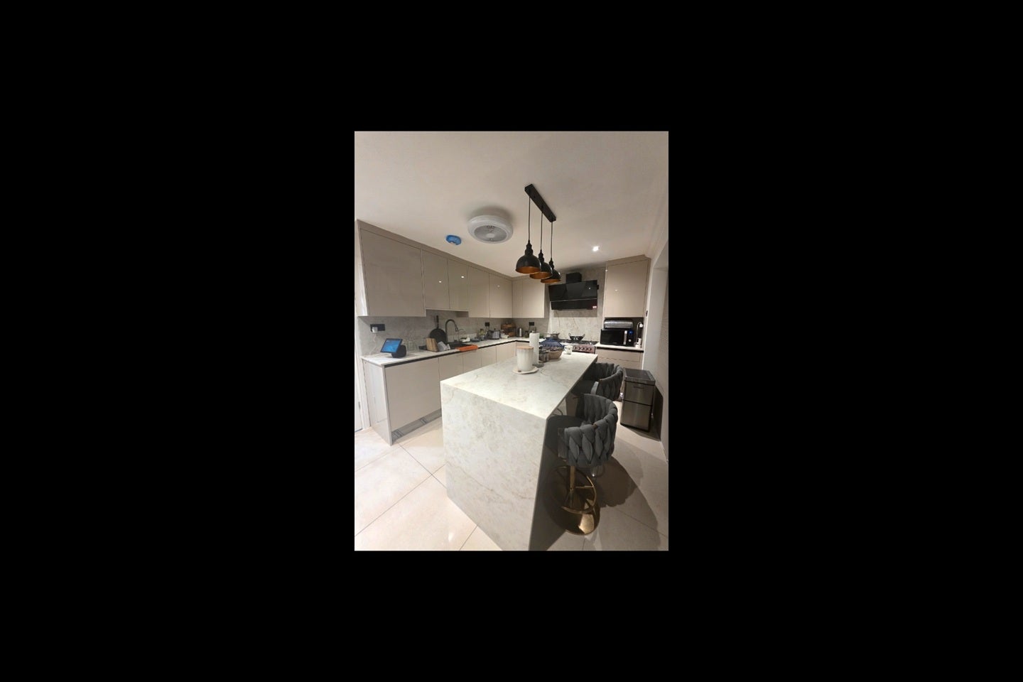Room Lanigan Drive in Greater London