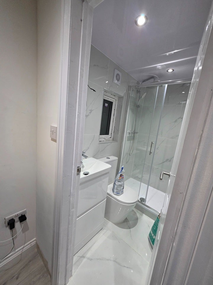 Room Lanigan Drive in Greater London
