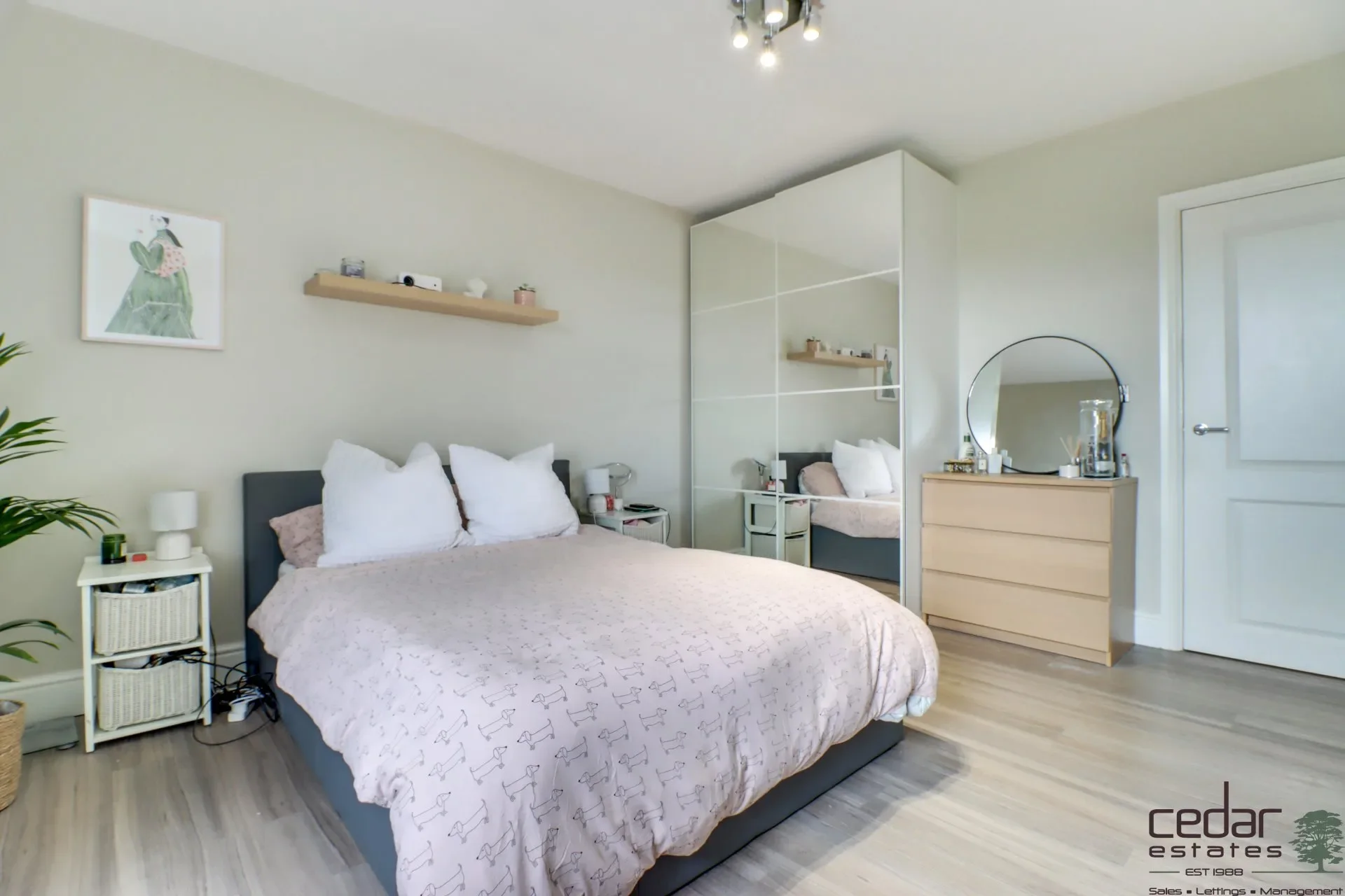 Flat Cleve Road in Greater London