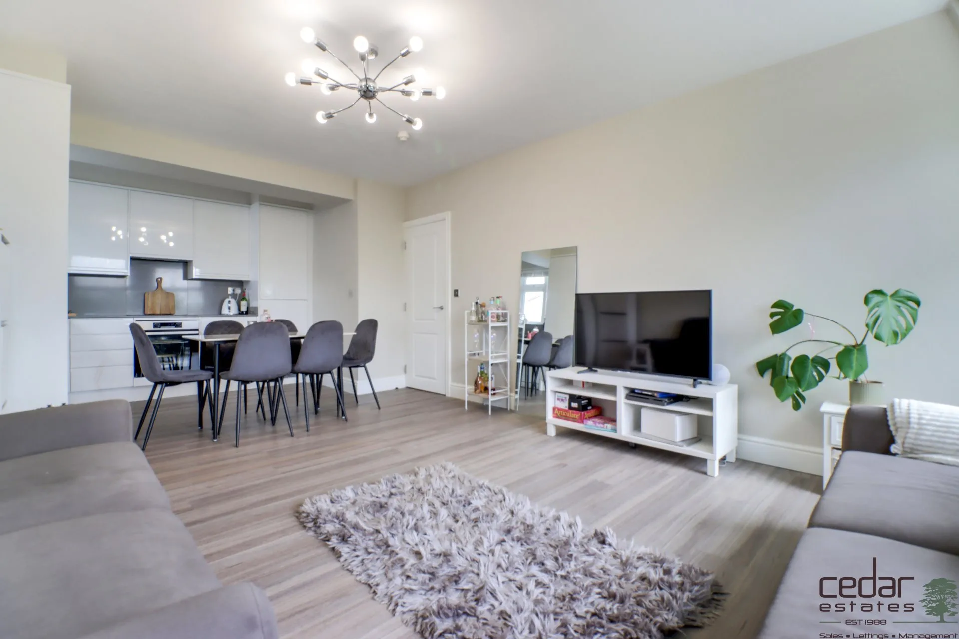 Flat Cleve Road in Greater London