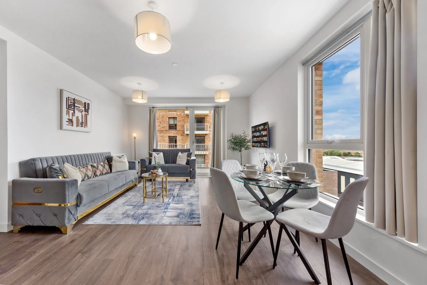 Flat Barratt Way in Greater London