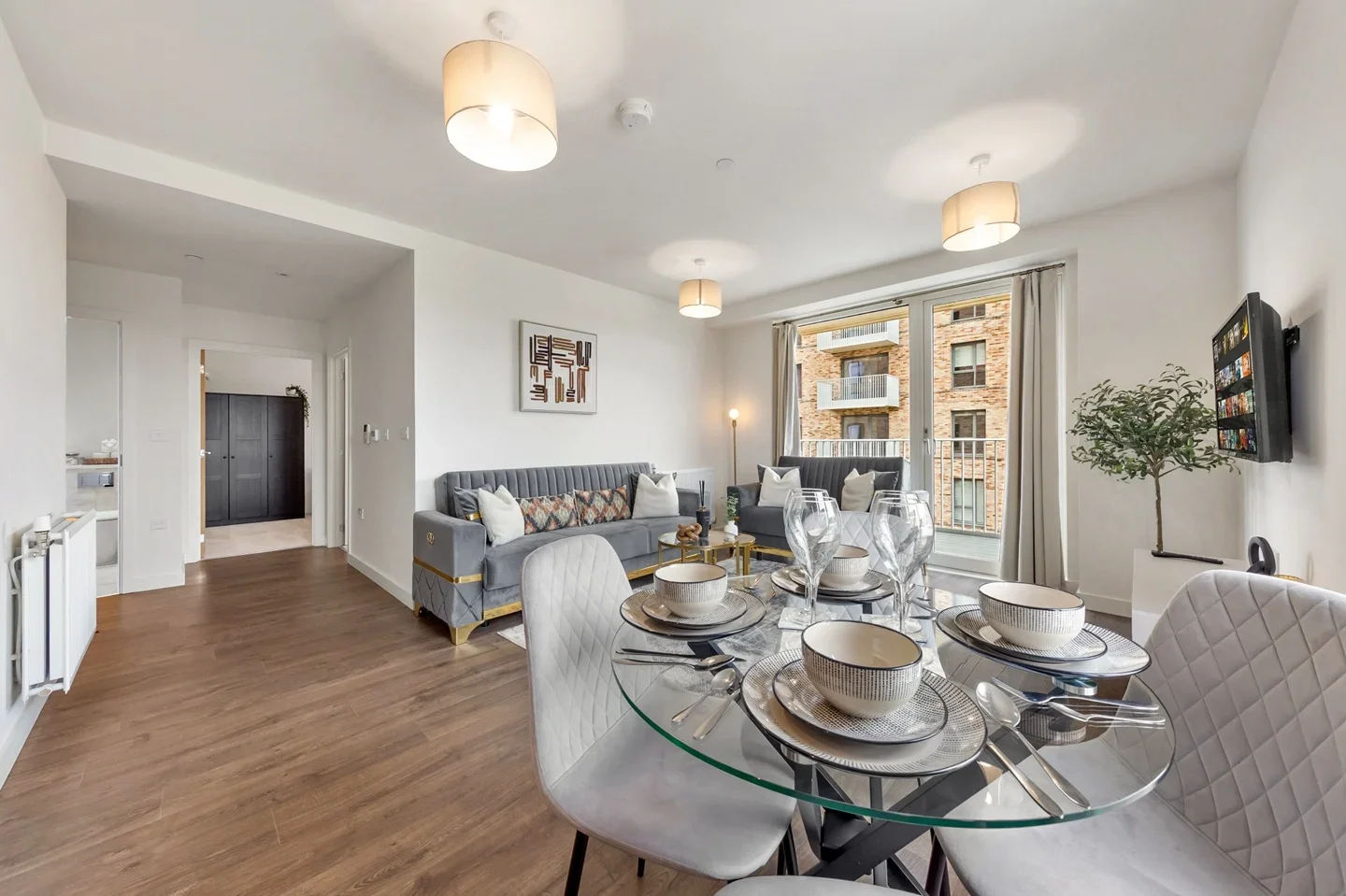 Flat Barratt Way in Greater London