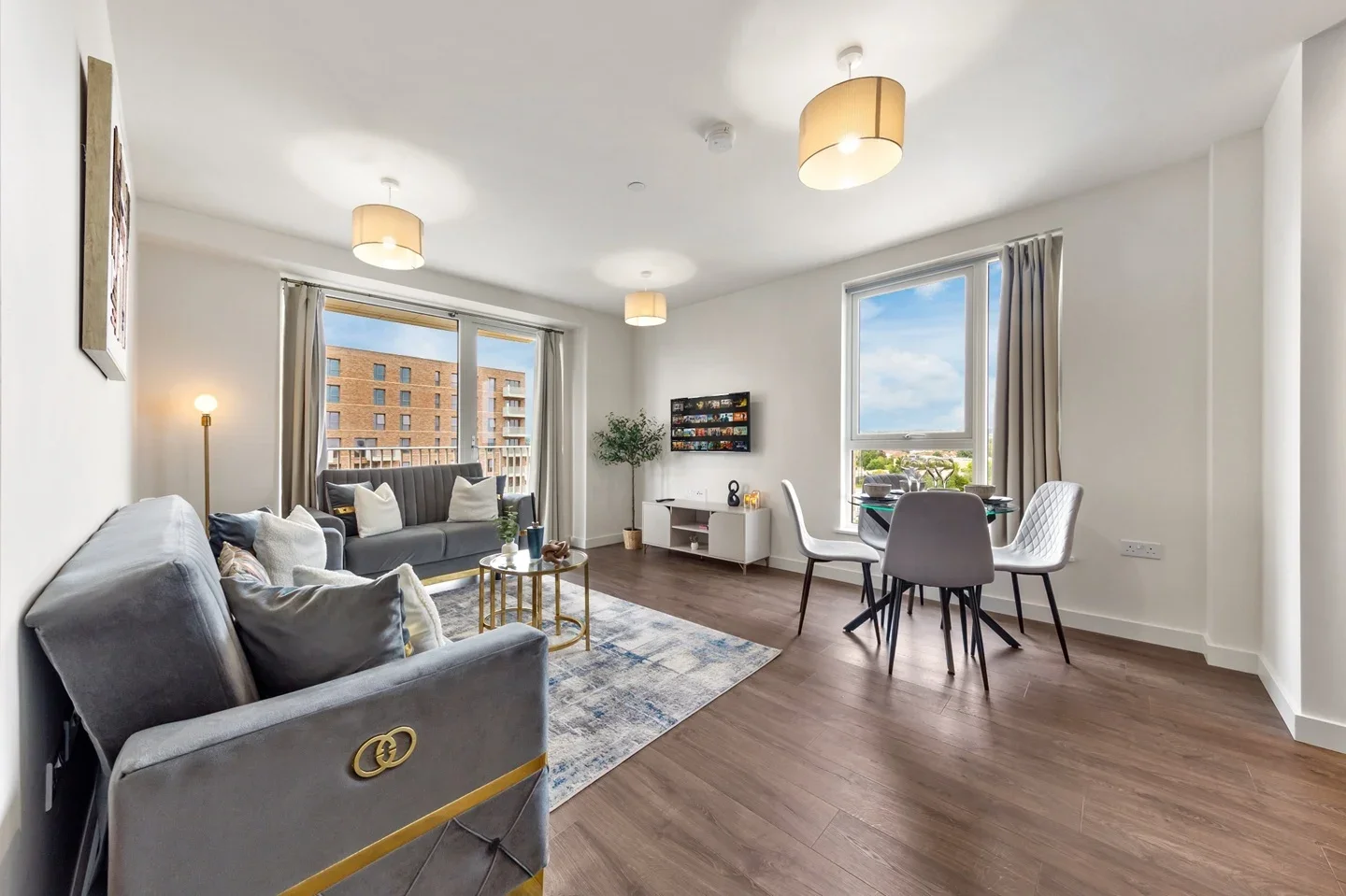 Flat Barratt Way in Greater London
