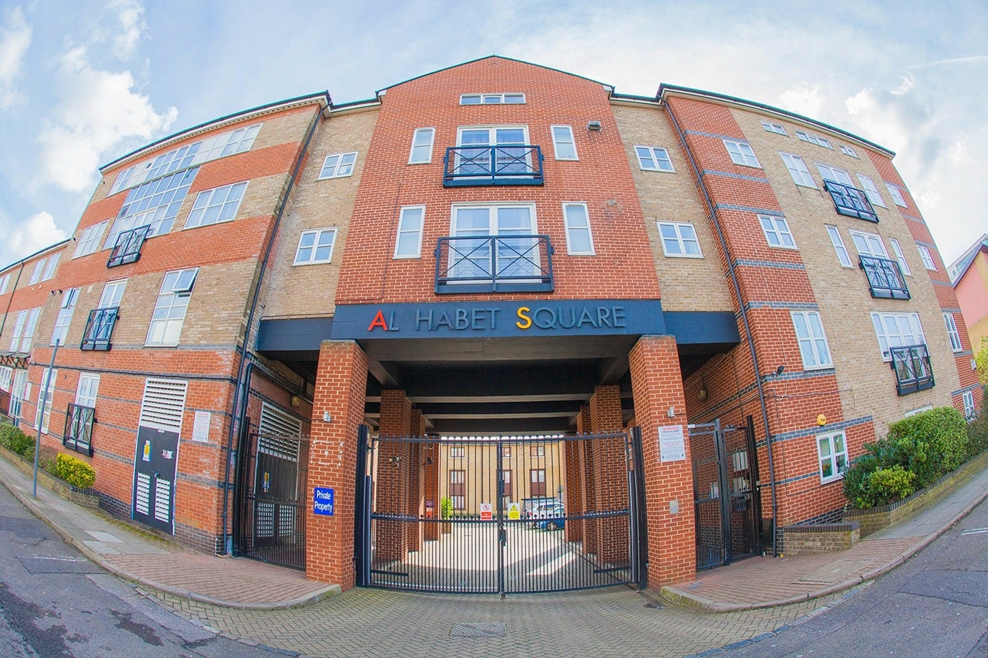 Flat Hawgood Street in Greater London