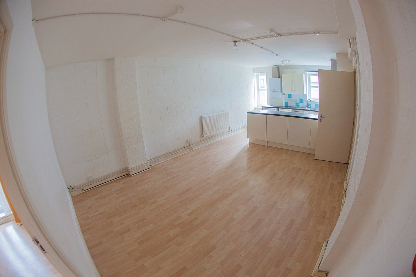 Flat Hawgood Street in Greater London