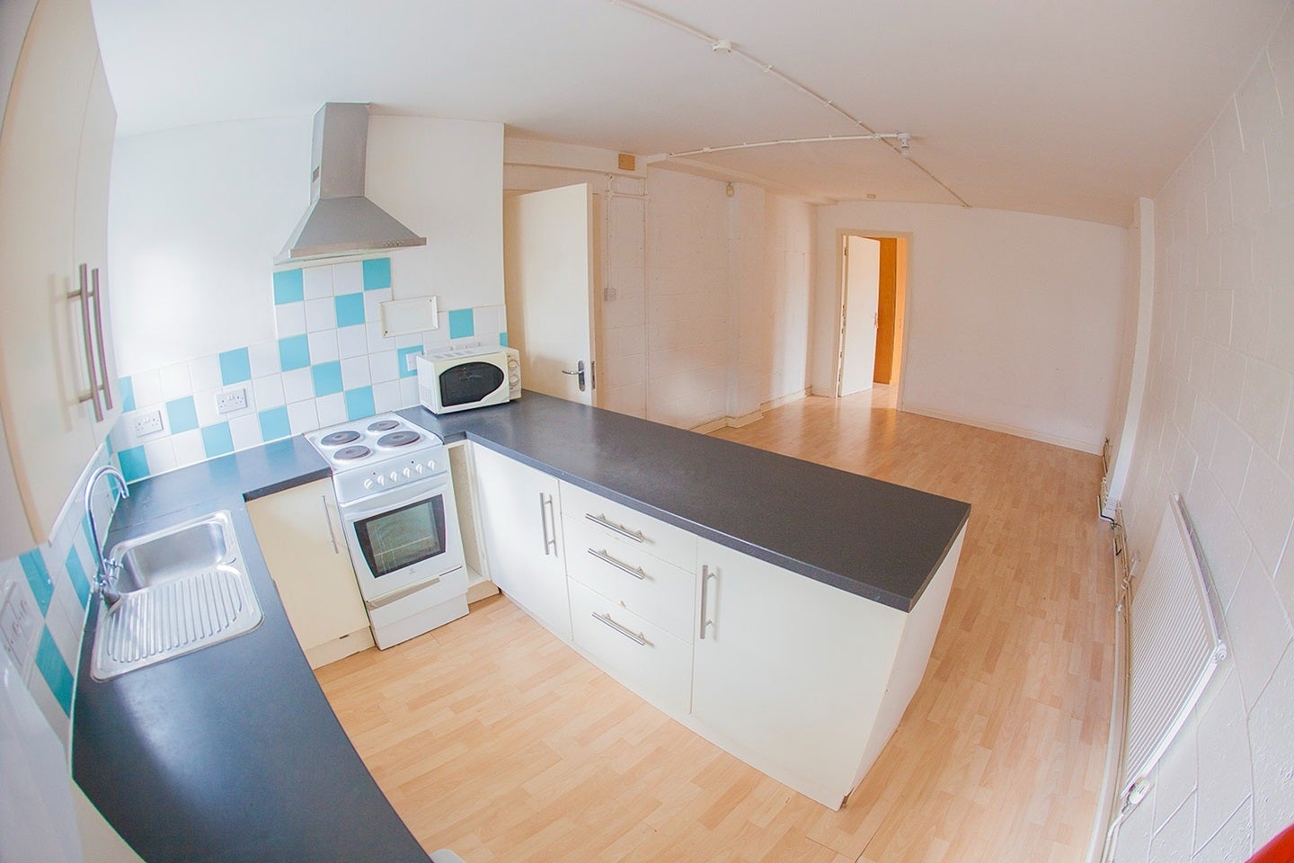 Flat Hawgood Street in Greater London
