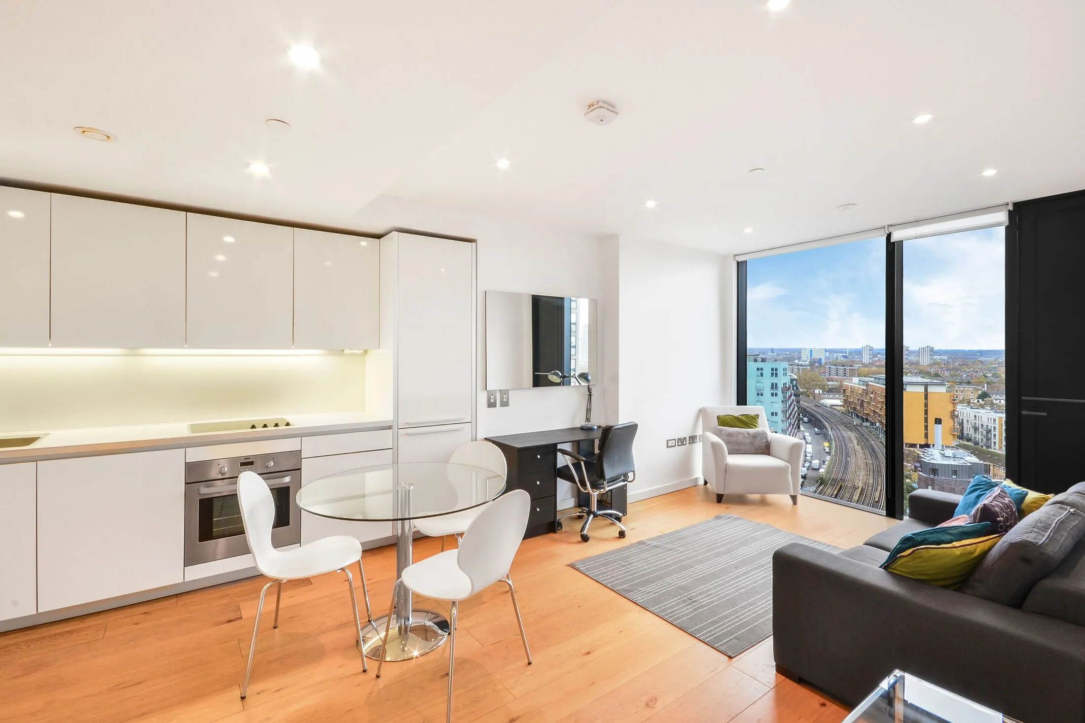 Flat Wollaston Close in Greater London