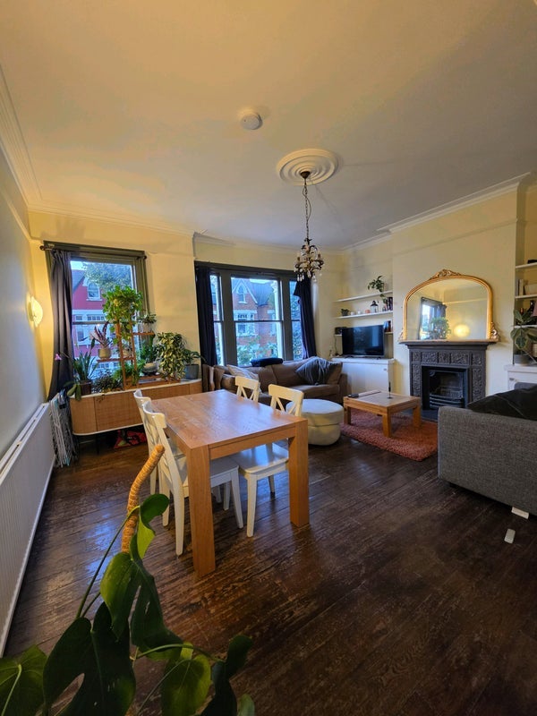 Room Gladsmuir Road in Greater London