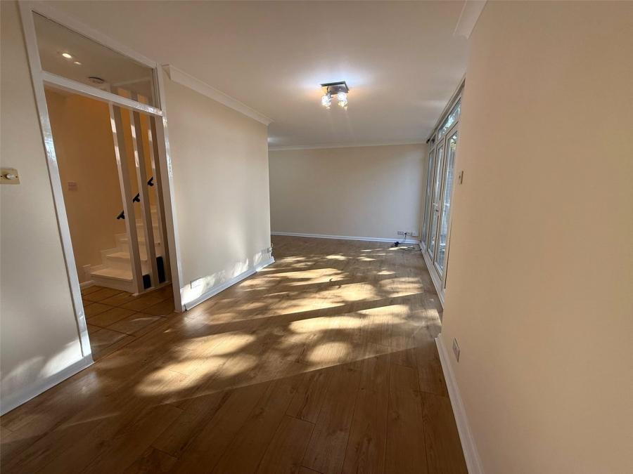 House Sussex Close in Slough
