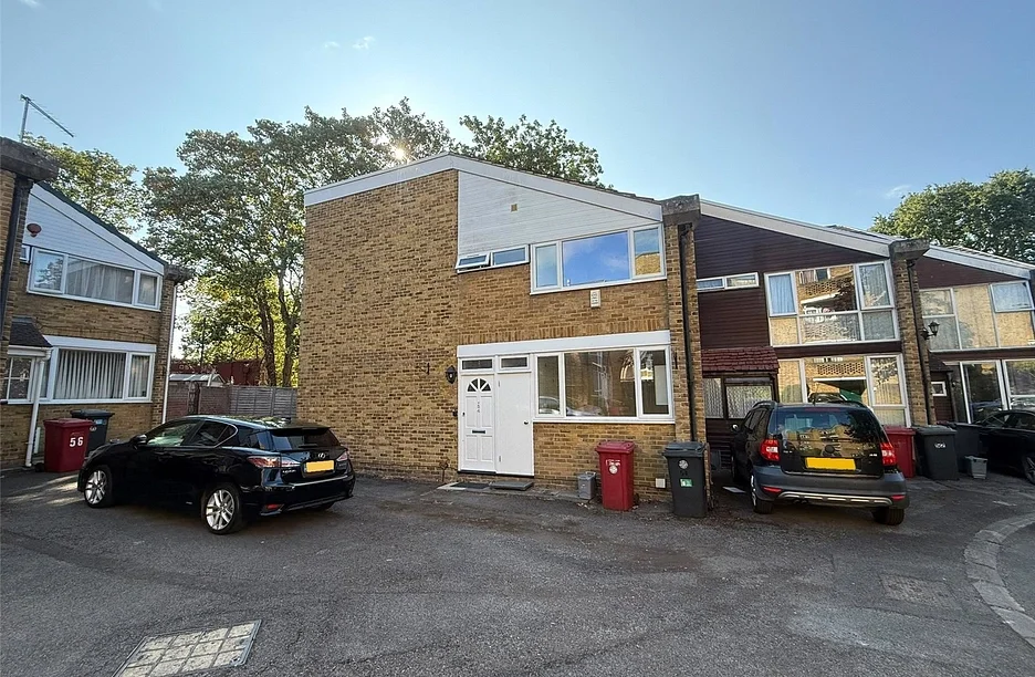 House Sussex Close in Slough