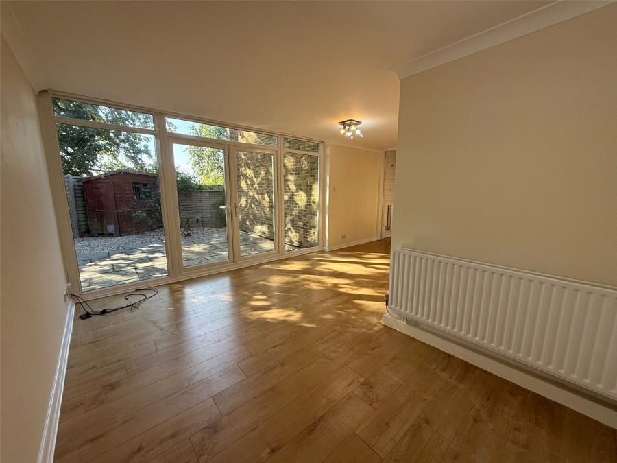 House Sussex Close in Slough