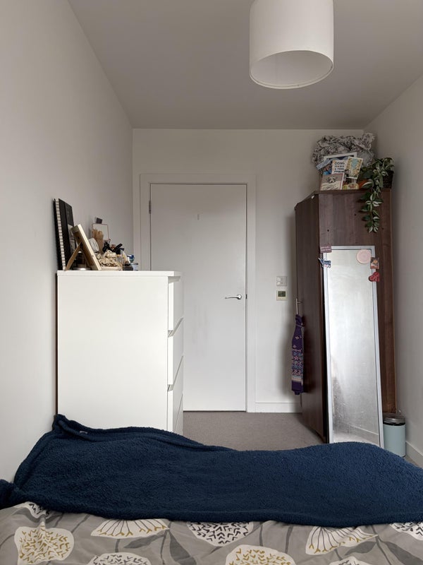 Room Forrester Way in Greater London
