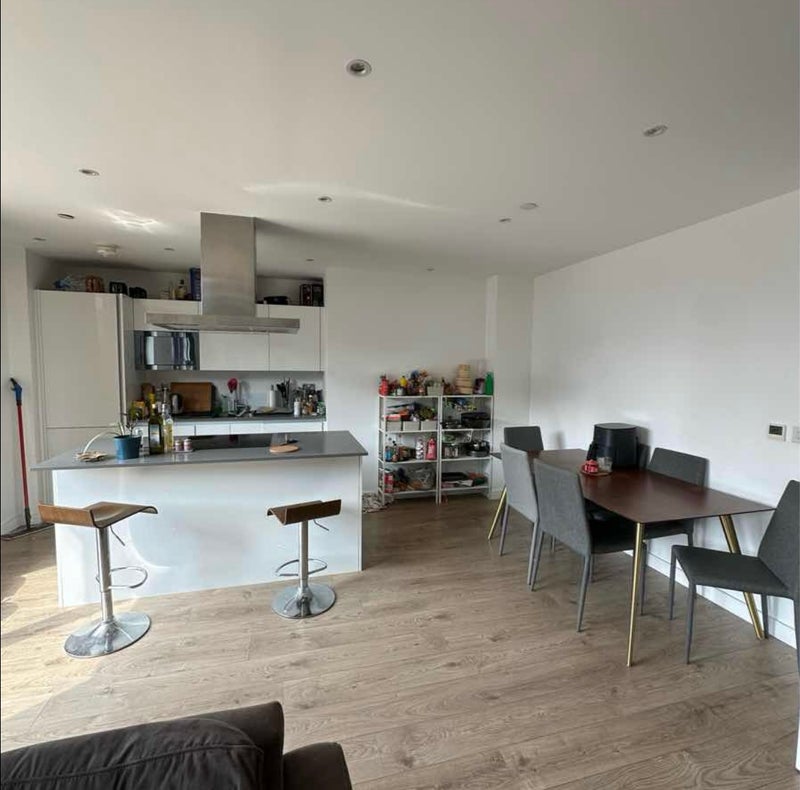 Room Forrester Way in Greater London